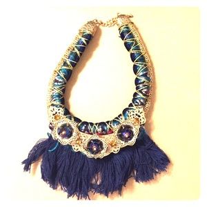 Lightweight statement necklace