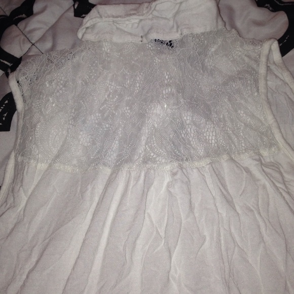 White back lace high low shirt - Picture 2 of 4