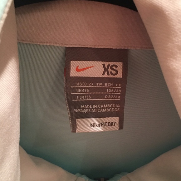 Nike Dry Fit zip up jacket - Picture 2 of 3