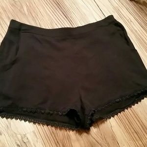 HOT black shorts with little lace detail