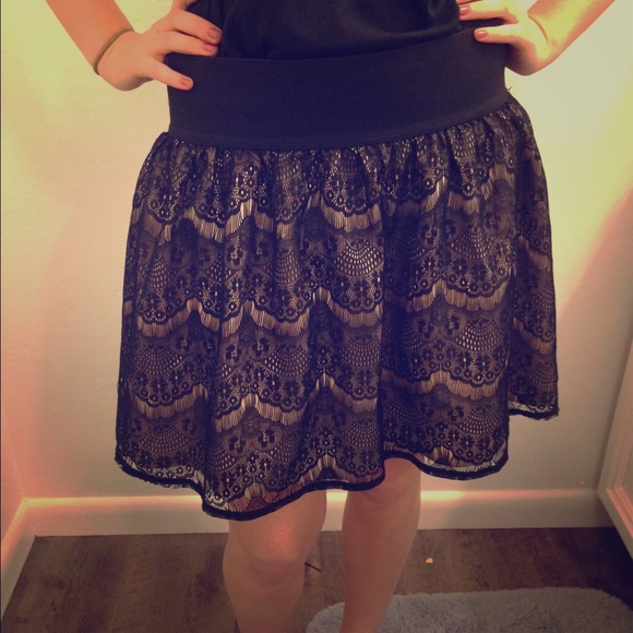 Lace mini skirt