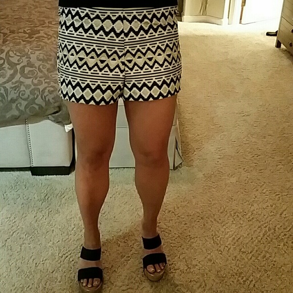 SEXY shorts with black, cream and gold print - Picture 3 of 3