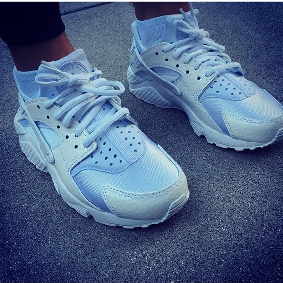 WOMEN's NIKE AIR HUARACHE PREMIUM WHITE RUN