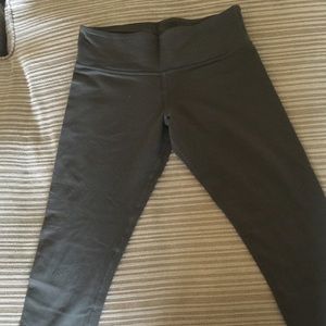 Lululemon size 8 wunder under crop