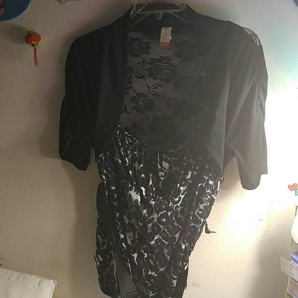 Blk grey white animal print top w/belt