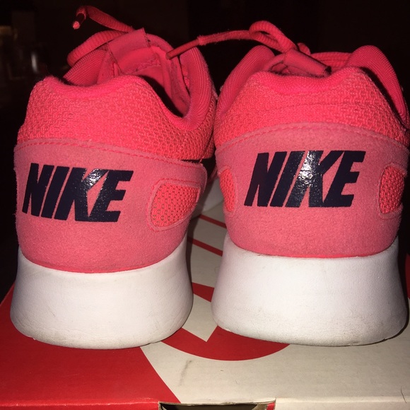 nike shoes neon pink