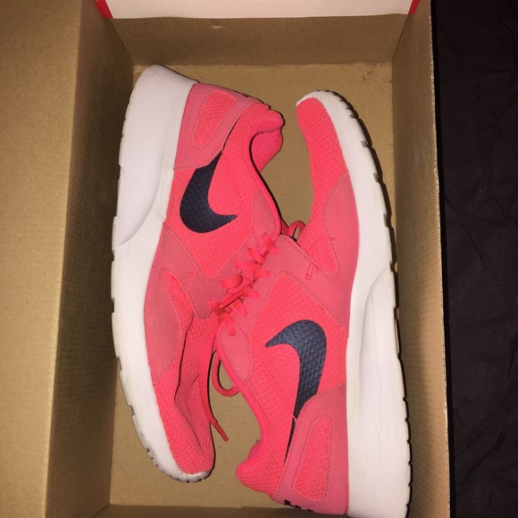 nike shoes neon pink
