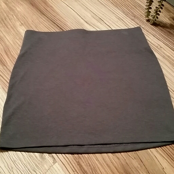 WARDROBE STAPLE grey skirt with elastic waist