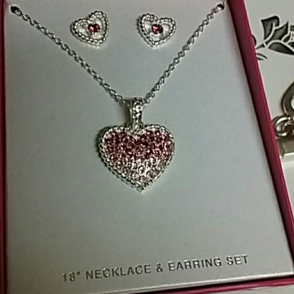(GIFTED)Heart & Earring Studs