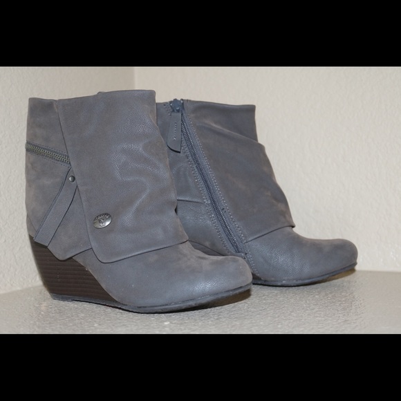 Grey casual booties