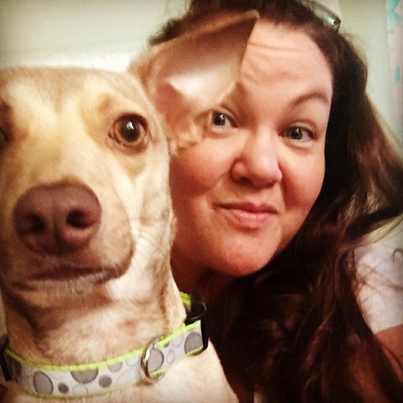 Meet your Posher, Marcy @Kahelelani 🌺 - Picture 2 of 7