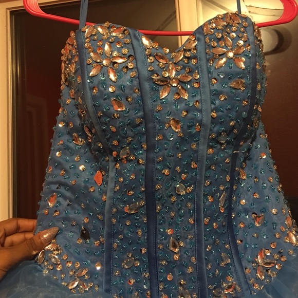 Enormous blue princess prom dress - Picture 2 of 4