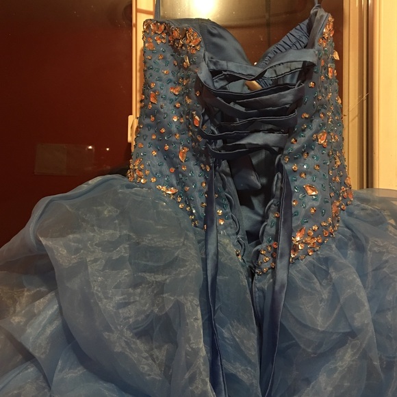 Enormous blue princess prom dress - Picture 4 of 4