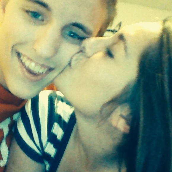 Meet your Posher, Caitlin - Picture 1 of 1