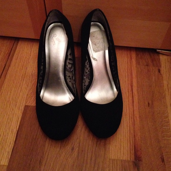 Report Shoes - Suede black wedges