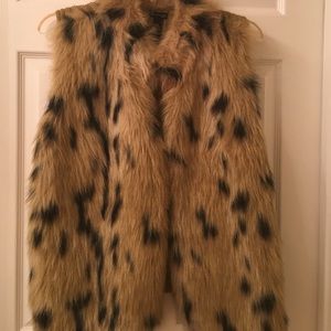 Cheetah print fur vest💄