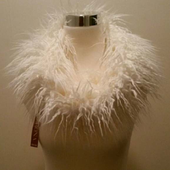 MERONA  CREAM WHITE SNOOD  BRAND NEW