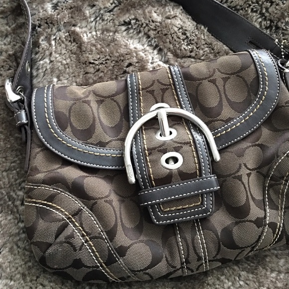 💕Coach purse 💕 chocolate brown with large buckle