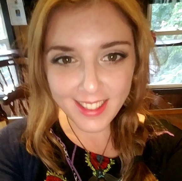 Meet your Posher, Jamie✌❤😊 - Picture 2 of 8