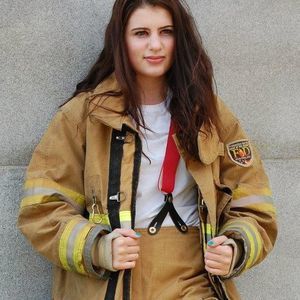 Meet your Posher, Leslie