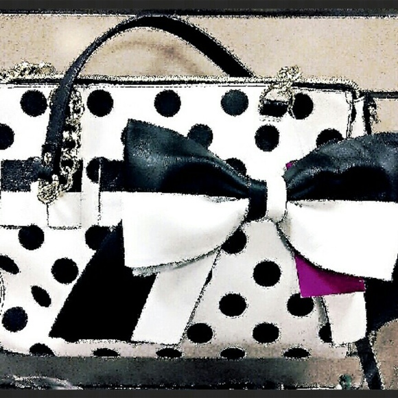 ISO - THIS EXACT BAG. LOVE AT FIRST SITE ?