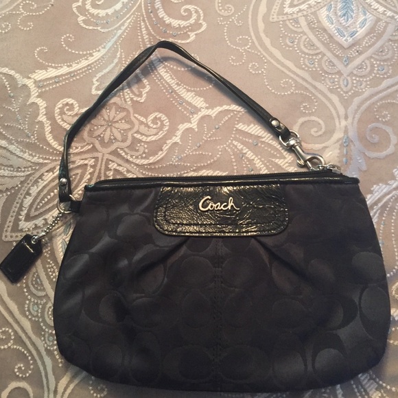 SALE DAY 🎉 Coach Wristlet.