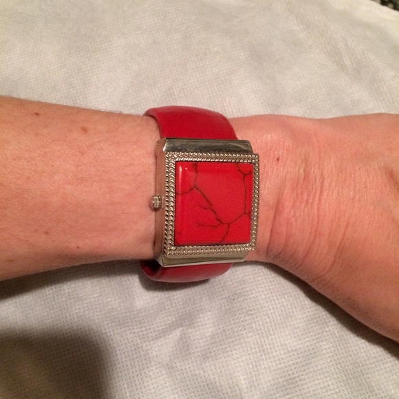 Red Bracelet Watch - Picture 4 of 4