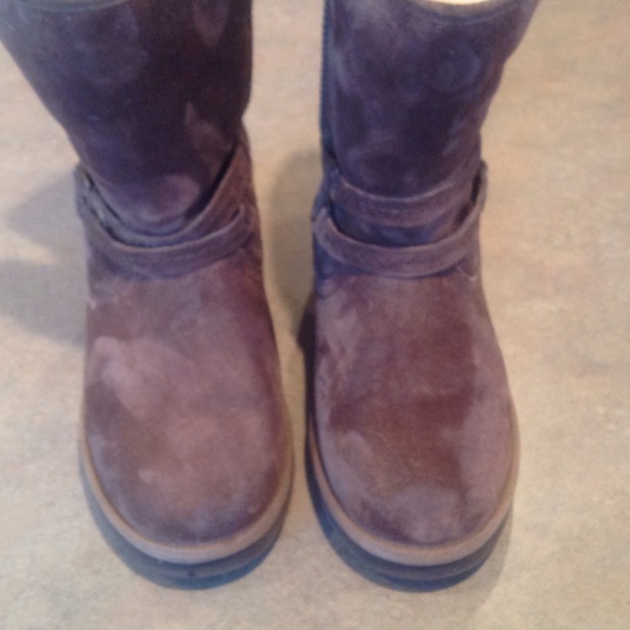 Uggs - Picture 2 of 4