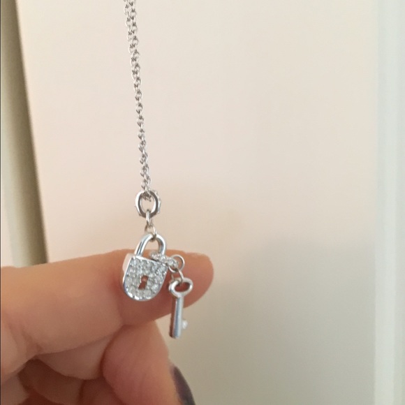 Swarovski crystal lock and key necklace - Picture 5 of 6