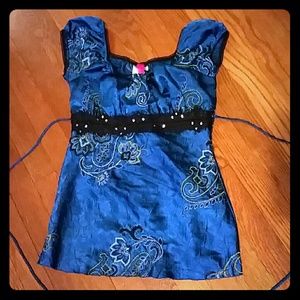 Elegant and body enhancing blouse