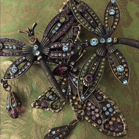 Beautiful butterfly pin - Picture 1 of 3