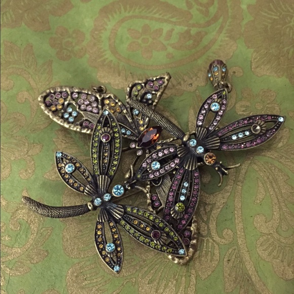 Beautiful butterfly pin - Picture 2 of 3