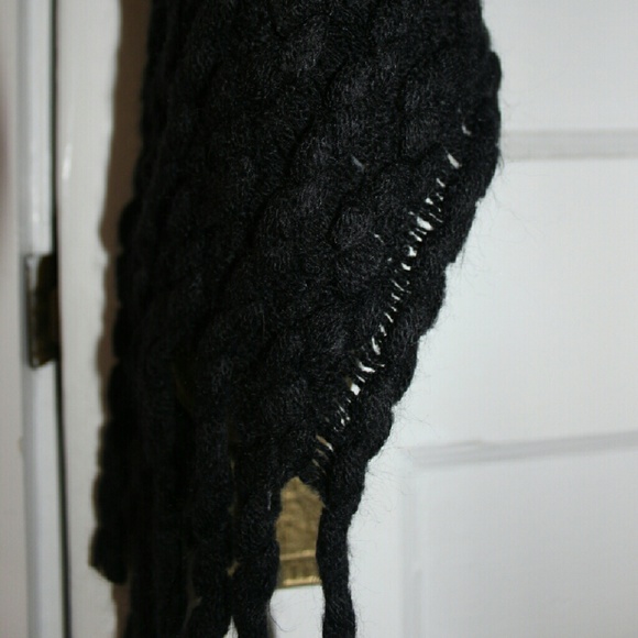 Poncho - Picture 3 of 3