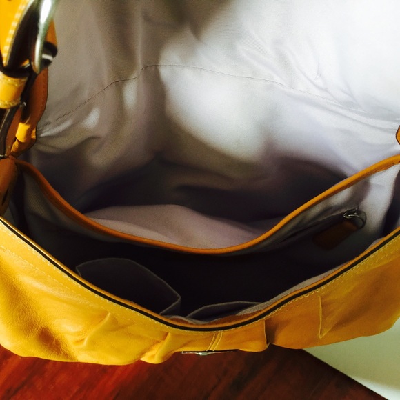 Coach - Picture 3 of 4