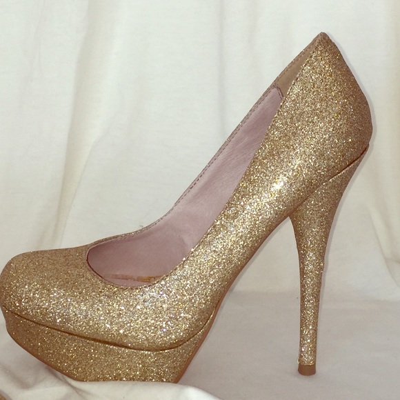 STEVE MADDEN GOLD GLITTER PUMPS! 8 💕👠