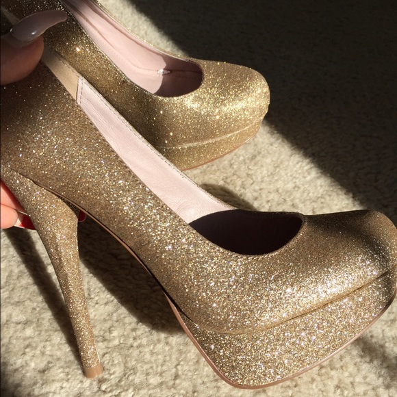 STEVE MADDEN GOLD GLITTER PUMPS! 8 💕👠 - Picture 4 of 4