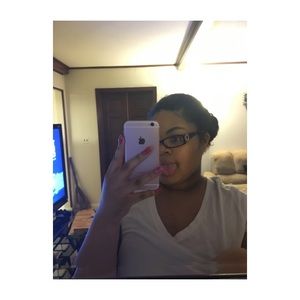 Meet your Posher, Nia