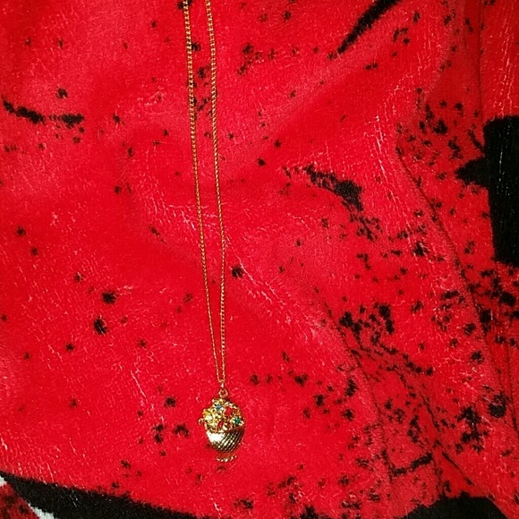 Basket of flowers - Picture 2 of 2