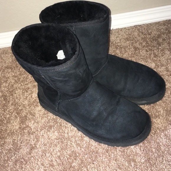 Short black uggs