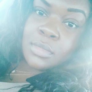 Meet your Posher, Adrienne