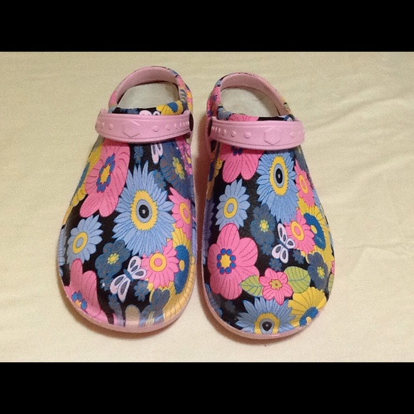 🌺 Absolute Nursing Shoes