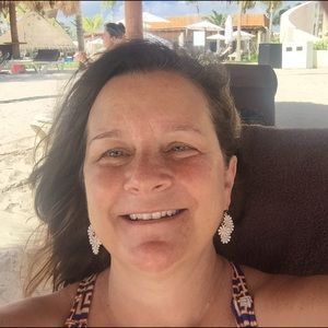 Meet your Posher, Debra