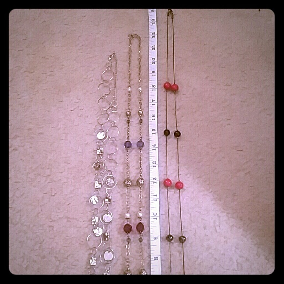 3 necklaces/chain belt
