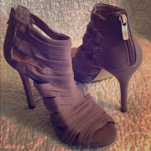 Sexy beige BCBG heels...❤️