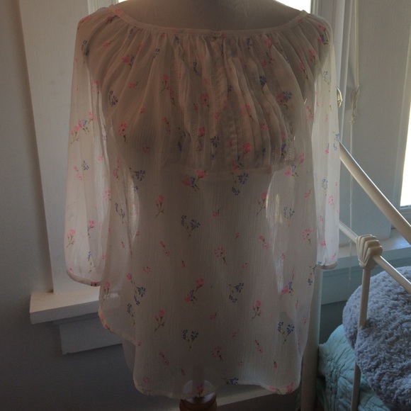 White and floral flowy top