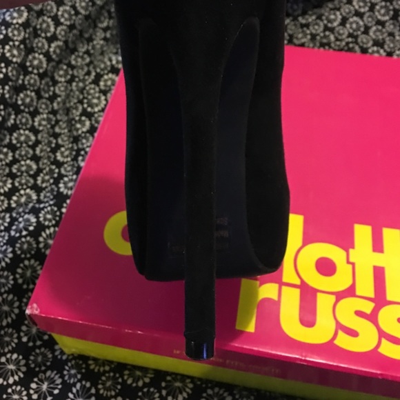 Shoes - Picture 3 of 4