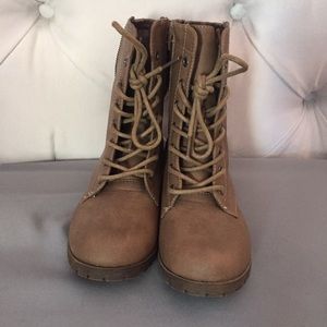 Light brown combat boots !