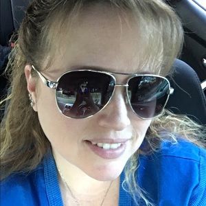 Meet your Posher, Laura