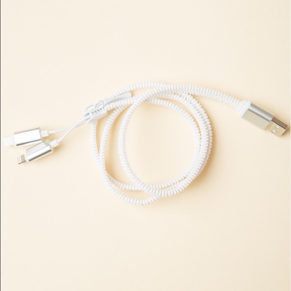 $5 Brandy zipper charger*READ DESCRIPTION