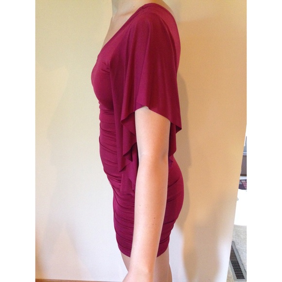 Tight burgundy homecoming dress - Picture 3 of 4